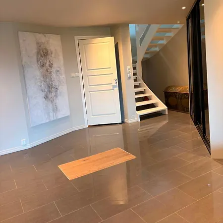 Villa Spacious With Terrace & Car Charger *